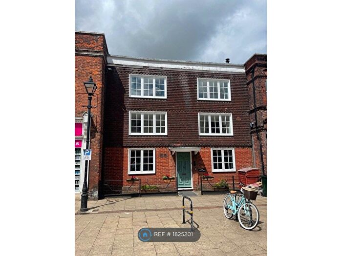 1 Bedroom Flat To Rent In Chaucer House, Faversham, ME13
