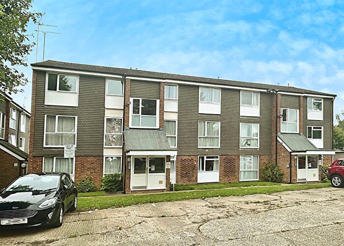 2 Bedroom Flat For Sale In Cuffley Court, Hemel Hempstead, HP2