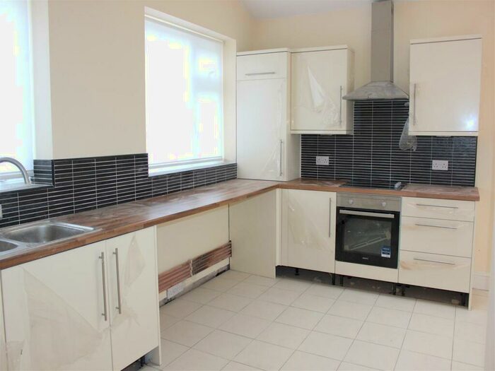 3 Bedroom House To Rent In Hampton Court Road, L12