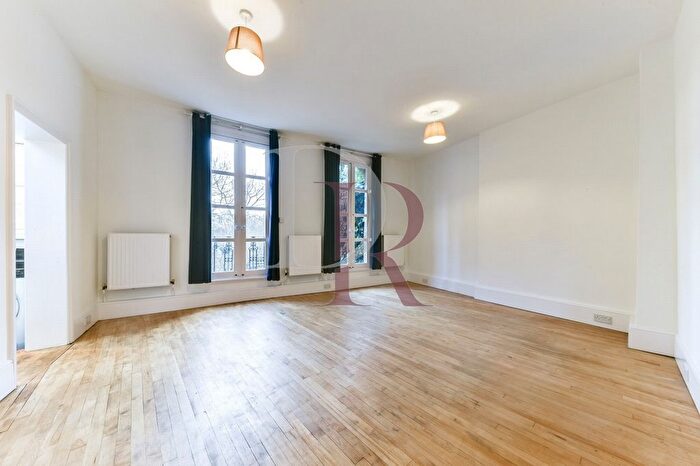 2 Bedroom Flat To Rent In Ballroom / Raised Ground Floor, Parkhurst Road, Islington, N7