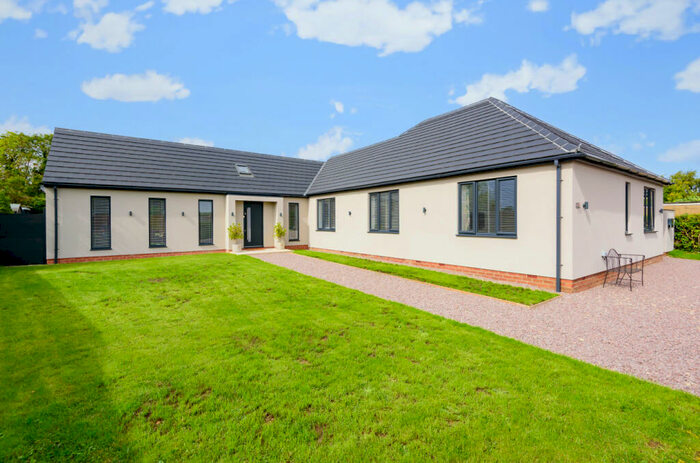 4 Bedroom Bungalow For Sale In Church Lane, Kirkby La Thorpe, NG34