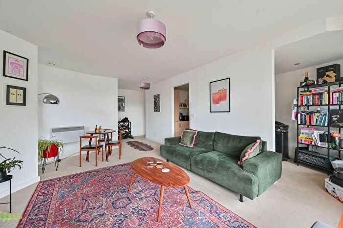2 Bedroom Flat For Sale In North Side Wandsworth Common, St John's Hill, London, SW18