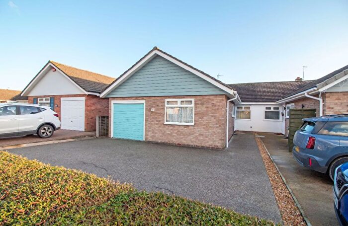 3 Bedroom Semi Detached Bungalow For Sale In Milton Road, Cowplain, PO8