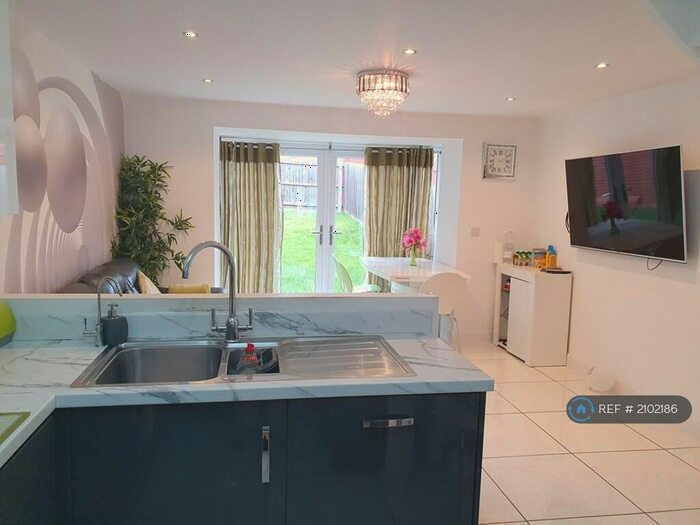 4 Bedroom Semi-Detached House To Rent In Cantley Road, Great Denham, Bedford, MK40