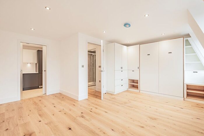 Studio To Rent In St. John's Hill, London, SW11