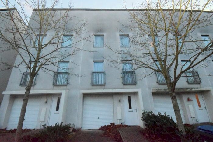 3 Bedroom Terraced House To Rent In Aviation Avenue, Hatfield, AL10