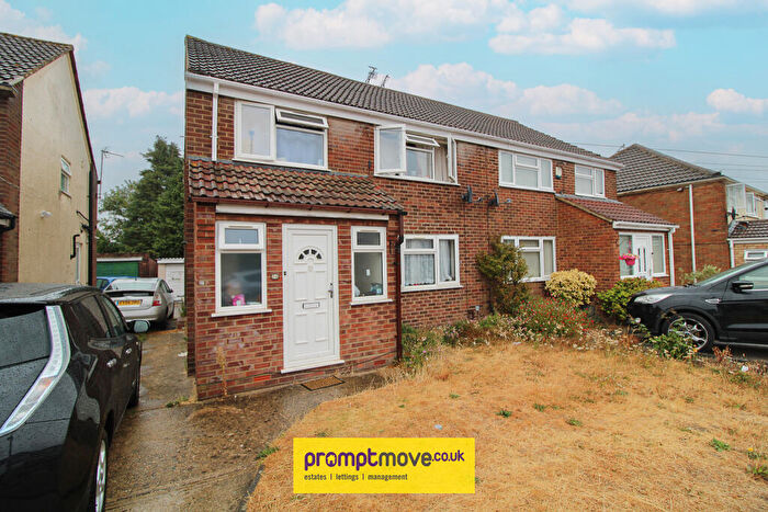 3 Bedroom Semi-Detached House To Rent In Charlwood Road Luton, LU4