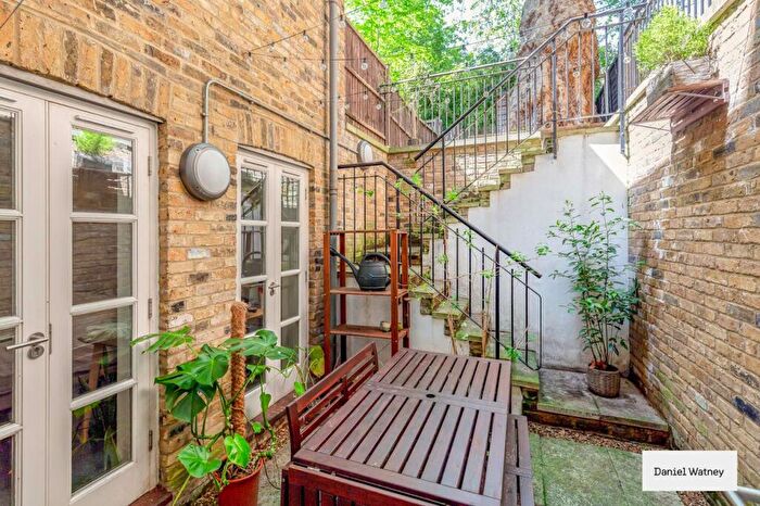 2 Bedroom Flat To Rent In Friend Street, London, EC1V