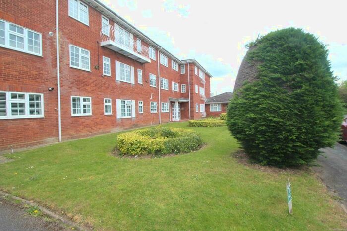 2 Bedroom Flat To Rent In Station Road, Taplow, SL6
