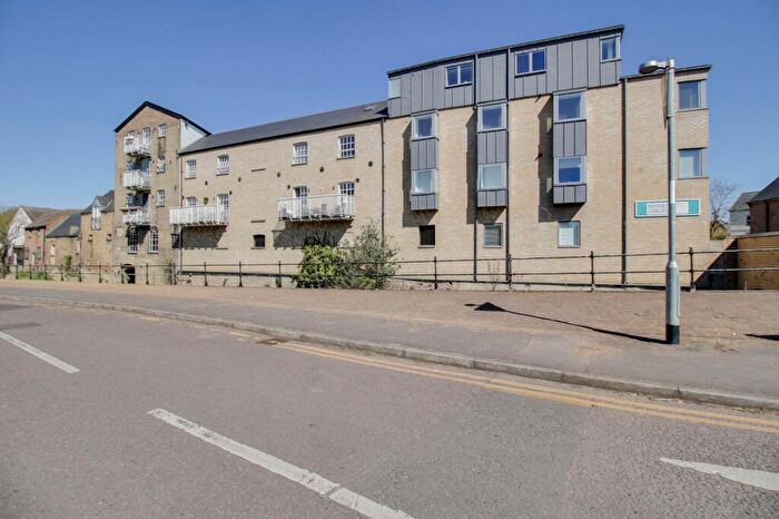 2 Bedroom Flat To Rent In Church Street, St. Neots, PE19