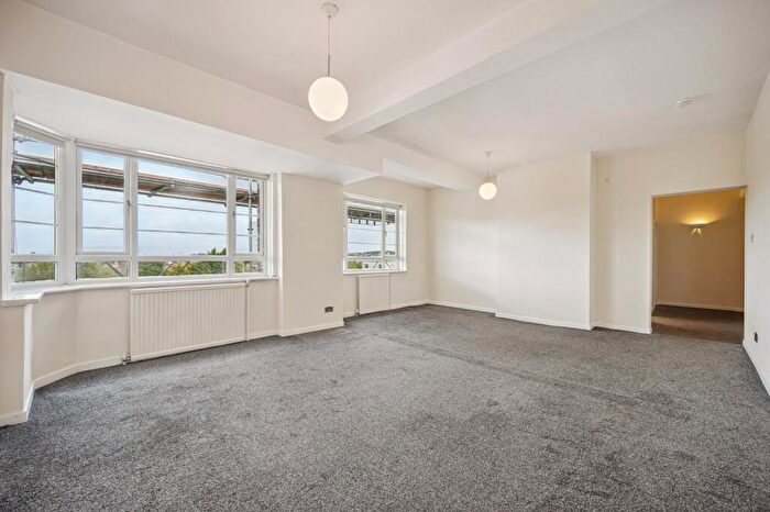 1 Bedroom Flat To Rent In Kelvin Court, Anniesland, Glasgow, G12