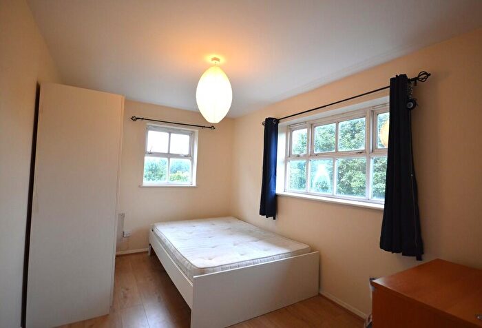 2 Bedroom Flat To Rent In Chamberlayne Avenue, Wembley, HA9