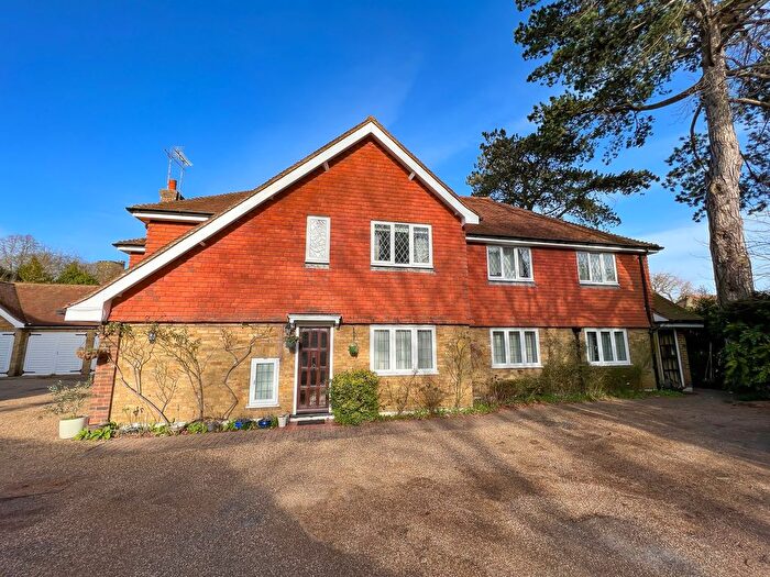 2 Bedroom Flat To Rent In Lewes Road, East Grinstead, RH19