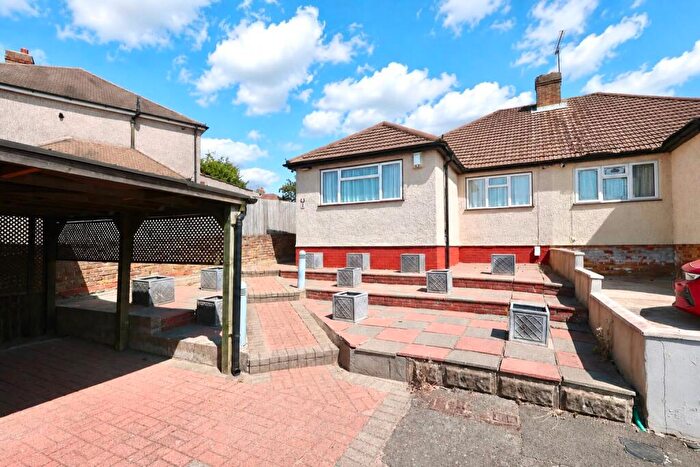 3 Bedroom Semi-Detached Bungalow For Sale In Whitefield Close, Orpington, BR5