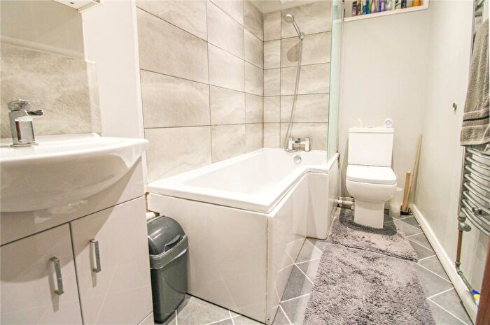 3 Bedroom Terraced House For Sale In Bredon Road, Croydon, CR0