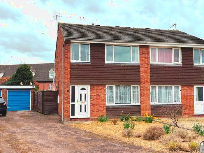 3 Bedroom Semi-Detached House To Rent In The Meadows, Bidford-On-Avon, B50