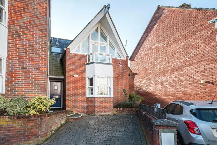 3 Bedroom End Of Terrace House For Sale In Waterloo Road, Lymington, Hampshire, SO41