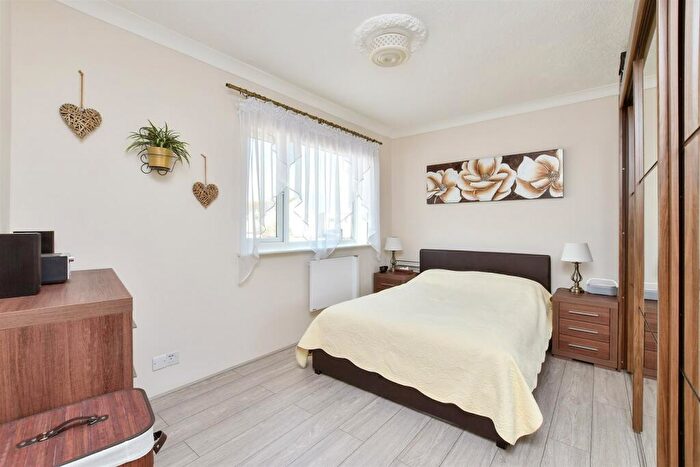 2 Bedroom Apartment For Sale In The Esplanade, Telscombe Cliffs, Peacehaven, East Sussex, BN10