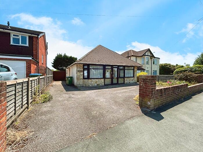 3 Bedroom Detached Bungalow For Sale In Southampton, SO19