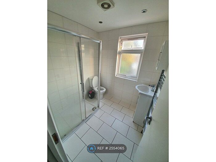 6 Bedroom Semi-Detached House To Rent In Babington Road, London, NW4