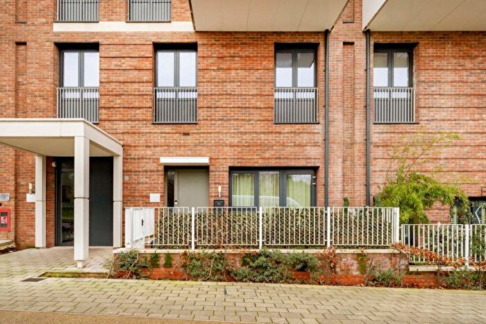 3 Bedroom Flat For Sale In Lakeside Drive, Acton, NW10