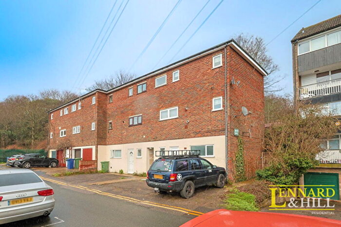 Studio For Sale In Dell Road, Grays, RM17