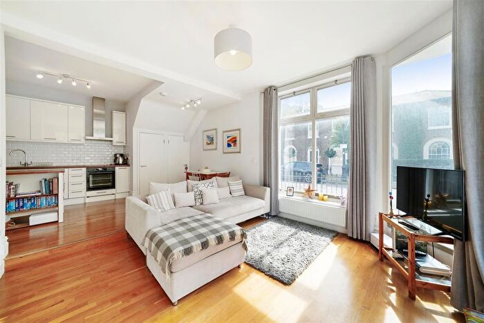 2 Bedroom Flat For Sale In Hartington Road, London, SW8