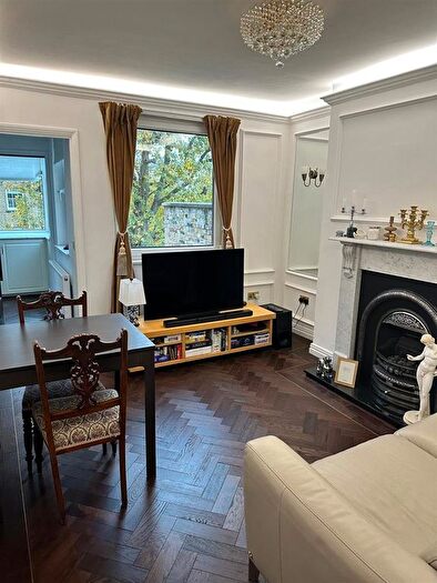 2 Bedroom Flat To Rent In Abingdon Villas, London, W8