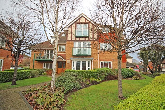 2 Bedroom Apartment For Sale In Fernhill Lane, New Milton, Hampshire, BH25