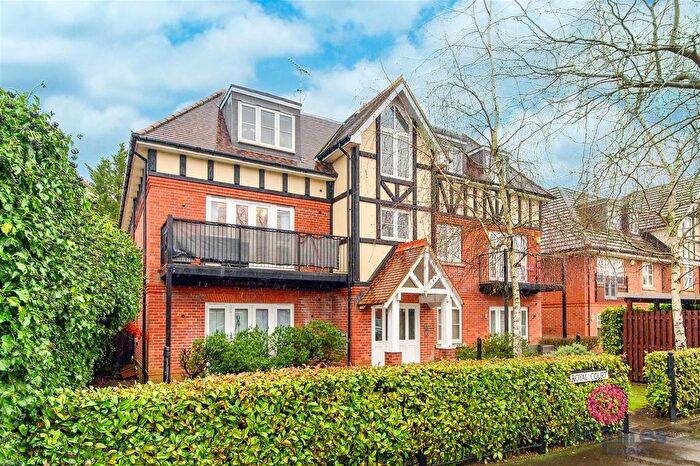 2 Bedroom Flat For Sale In Holders Hill Road, Mill Hill, London, NW7