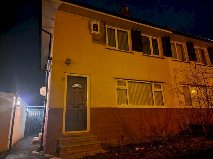 3 Bedroom End Of Terrace House To Rent In Shipley Grove, Birmingham, B29