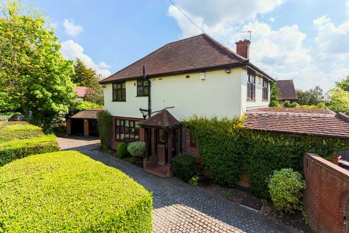4 Bedroom Detached House To Rent In Caldecote Lane, Bushey, WD23