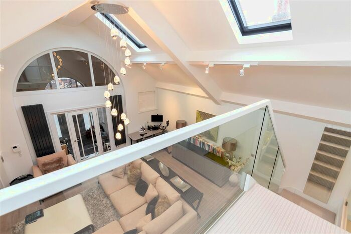 2 Bedroom Detached House To Rent In Wycombe End, Beaconsfield, Buckinghamshire, HP9
