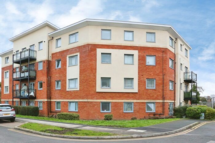 2 Bedroom Flat For Sale In Denton Way, Langley, SL3
