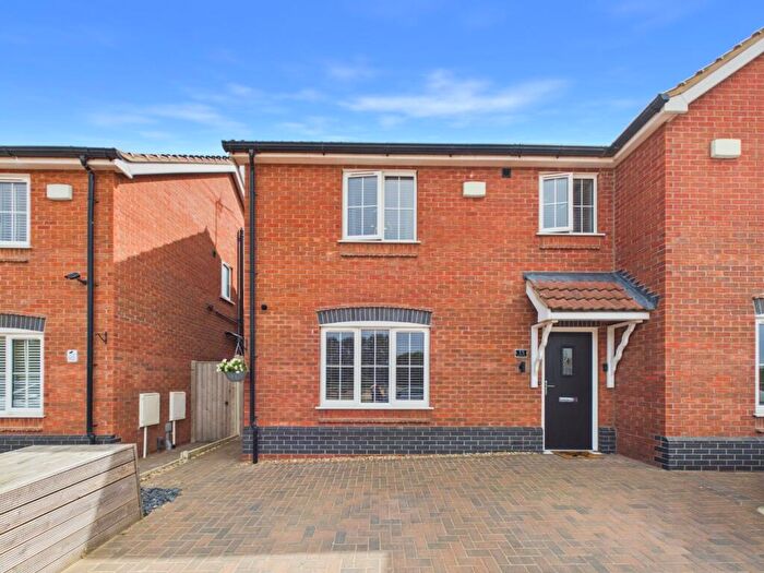 3 Bedroom Semi-Detached House For Sale In Herald Way, Barton-upon-humber, DN18