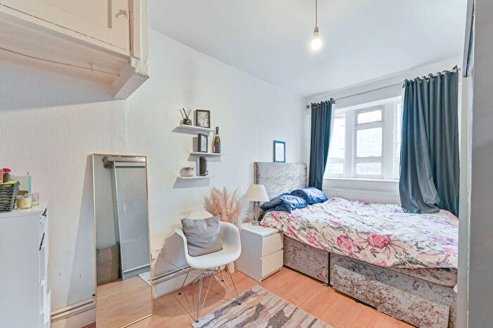 3 Bedroom Flat For Sale In Nunhead Estate, Nunhead, London, SE15