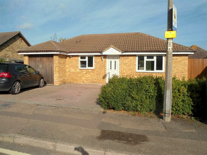 3 Bedroom Detached Bungalow To Rent In Cloisterham Road, Rochester, ME1