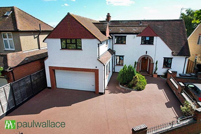 5 Bedroom Detached House For Sale In Flamstead End Road, West Cheshunt, EN8