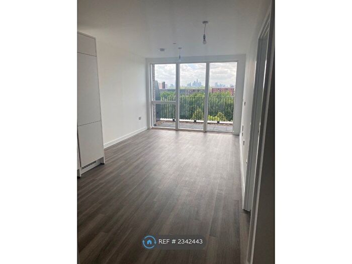 3 Bedroom Flat To Rent In Criterium House, London, E20