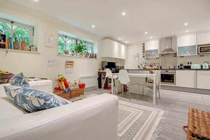 3 Bedroom Terraced House For Sale In North End Way, Hampstead, London, NW3