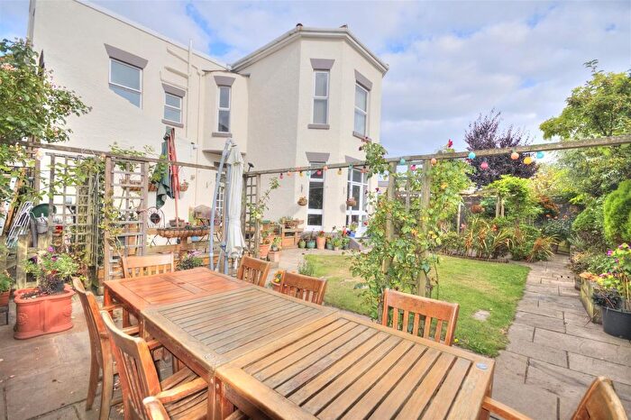 6 Bedroom Detached House For Sale In Walmer Road, Liverpool, L22