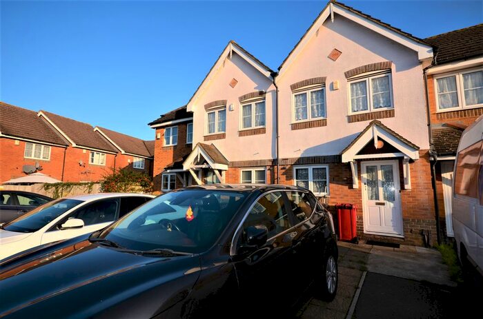 2 Bedroom Terraced House To Rent In Carlton Road, Slough, SL2