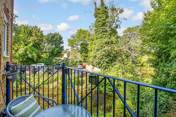2 Bedroom Flat For Sale In Mill Street, East Malling, Kent, ME19
