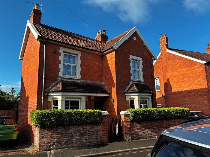 4 Bedroom Detached House For Sale In Lynton Road, Burnham-On-Sea, TA8