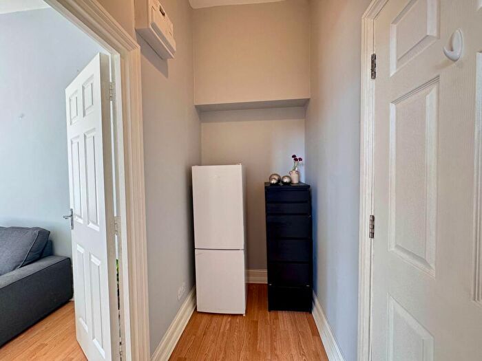 1 Bedroom Apartment To Rent In Amazing Bed Flat, Edward Close, Cricklewood, NW2