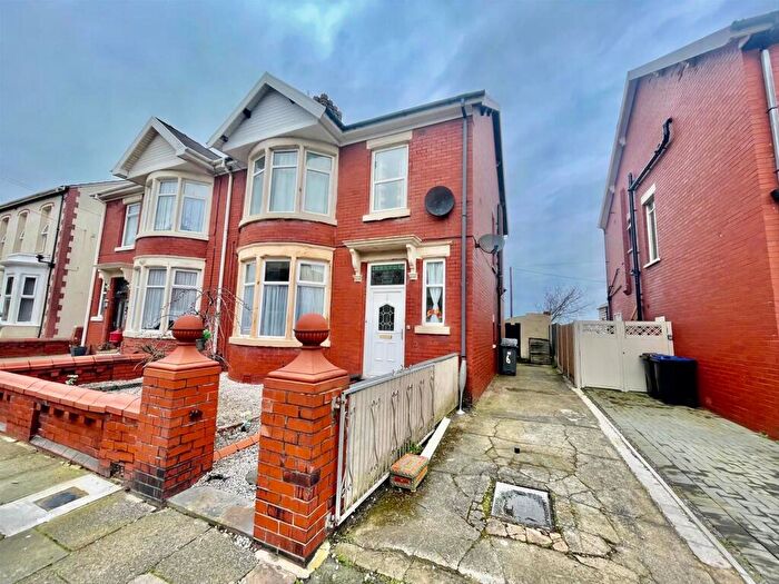 2 Bedroom Flat To Rent In Hampton Road, Blackpool, Blackpool, FY4