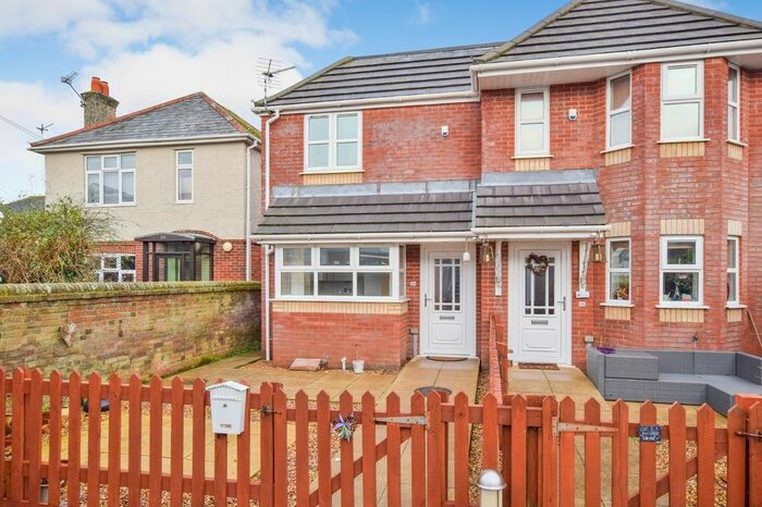 2 Bedroom Semi-Detached House To Rent In Purewell, Christchurch, Dorset., BH23