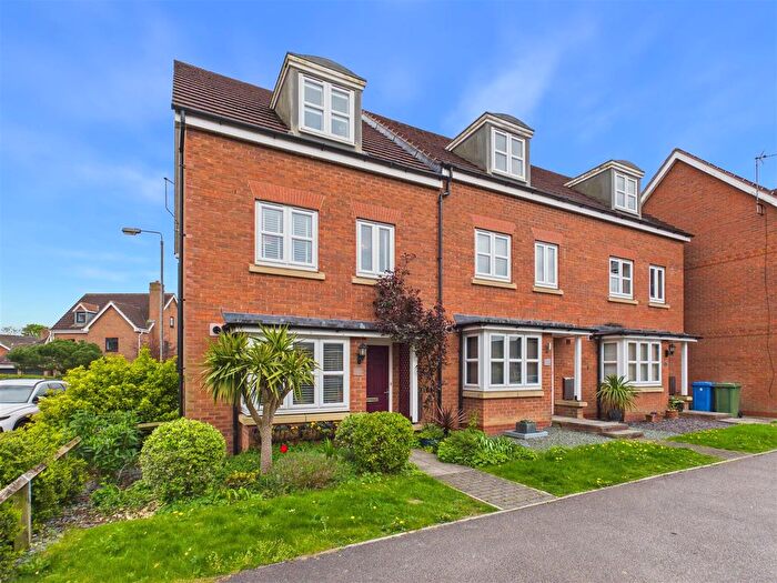 4 Bedroom Town House For Sale In Hidcote Walk, Welton, HU15