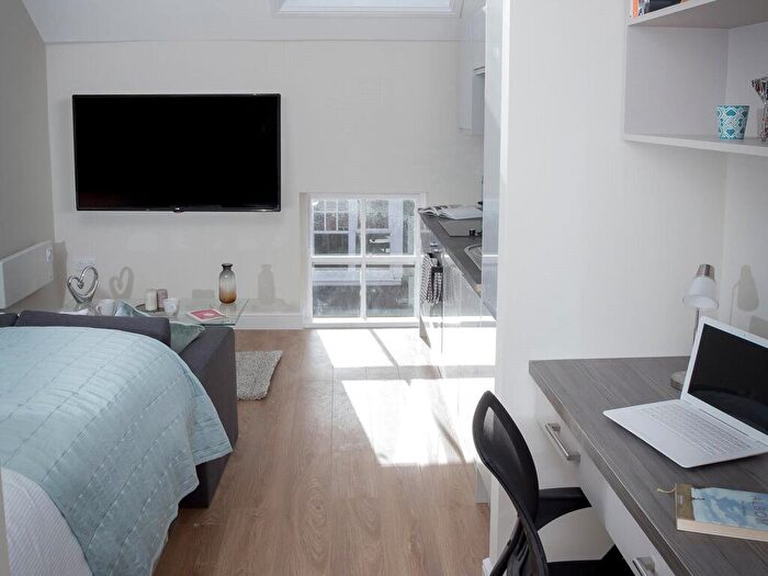 Apartment To Rent In Apt, St Paul's #, LS1