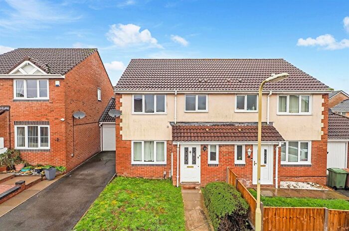 3 Bedroom Semi Detached House For Sale In Holland Drive, Andover, SP10